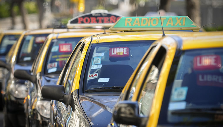 Se-presento-el-primer-taxi-electrico-en-la-Ciudad-de-Buenos-Aires