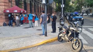 la-policia-labro-mas-de-300-infracciones-y-demoro-a-100-cuidacoches-foto-policia-de-la-ciudad-APFK3ISIHVBFXIASWSRJ4PYVQA