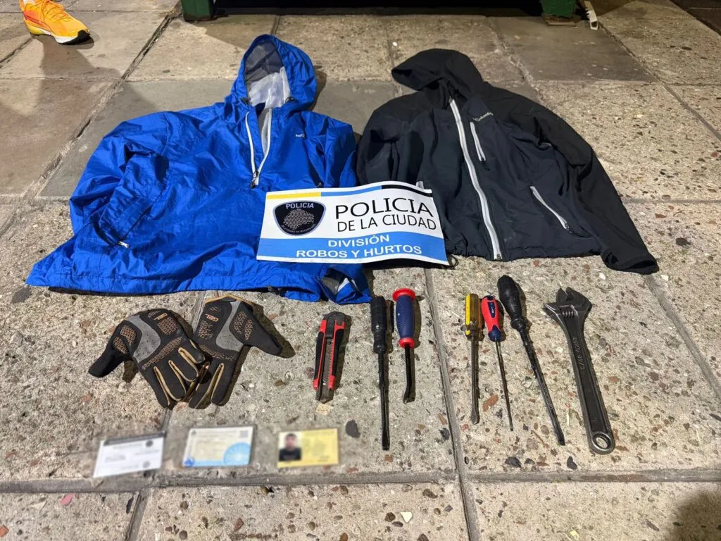 HFOLVmMWoAAuzuz-scaled